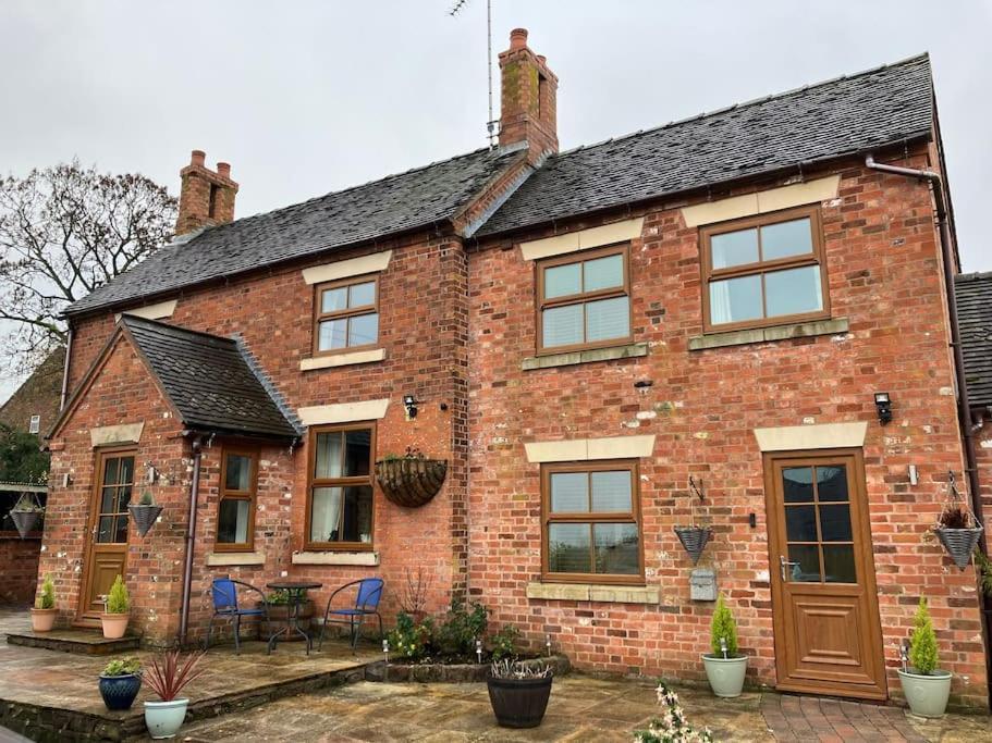 Woodbine Cottage-Part Of Alton Cottages Esterno foto
