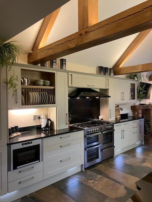 Woodbine Cottage-Part Of Alton Cottages Esterno foto