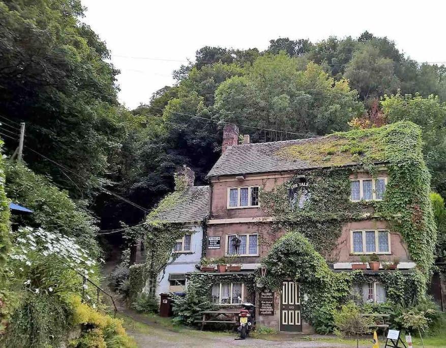 Woodbine Cottage-Part Of Alton Cottages Esterno foto